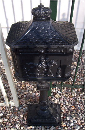 Klassischer Standbriefkasten