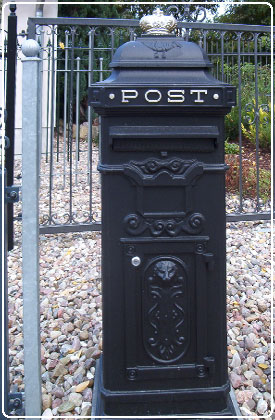 Klassischer Standbriefkasten