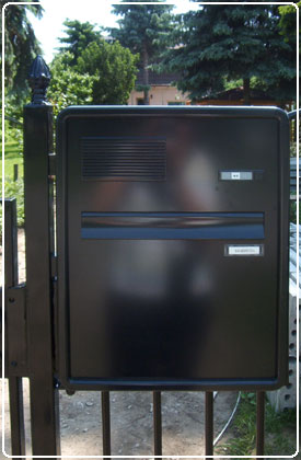 Briefkasten mit Sprechanlage